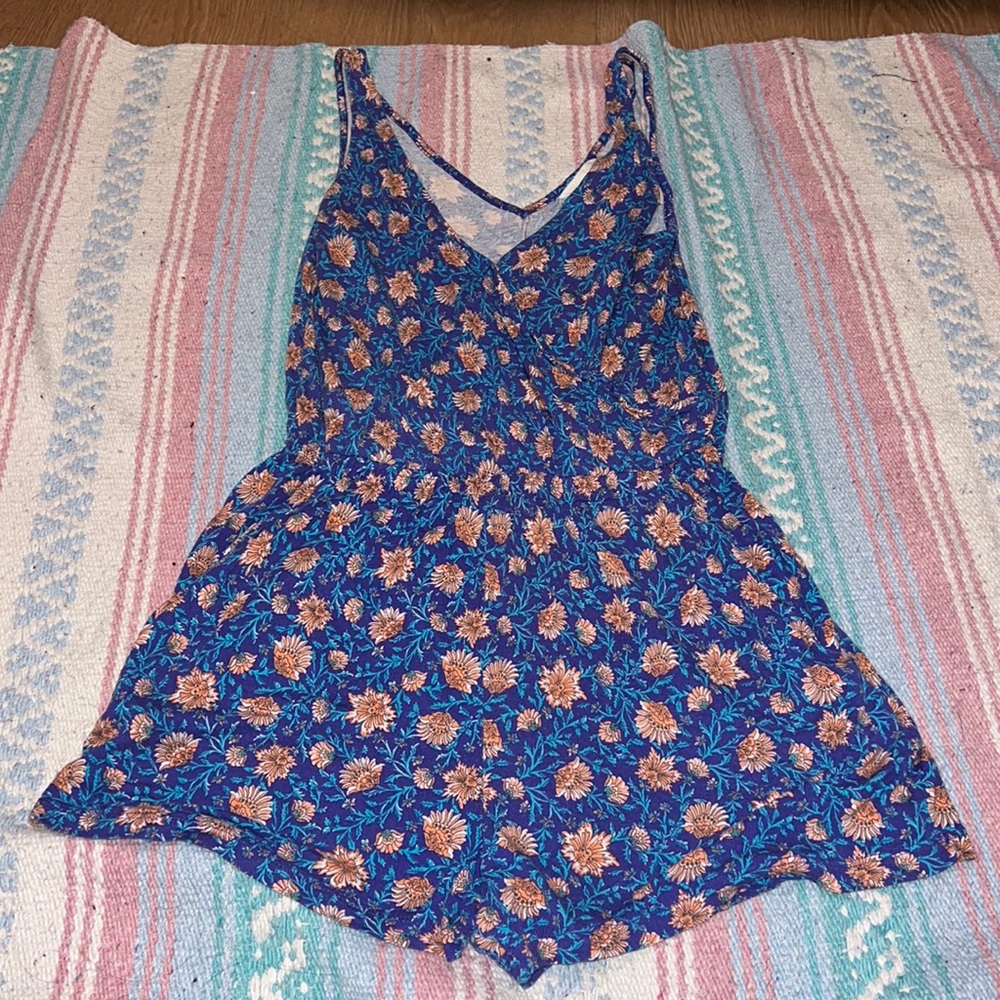 H&M blue sleeveless v-neck romper with floral print